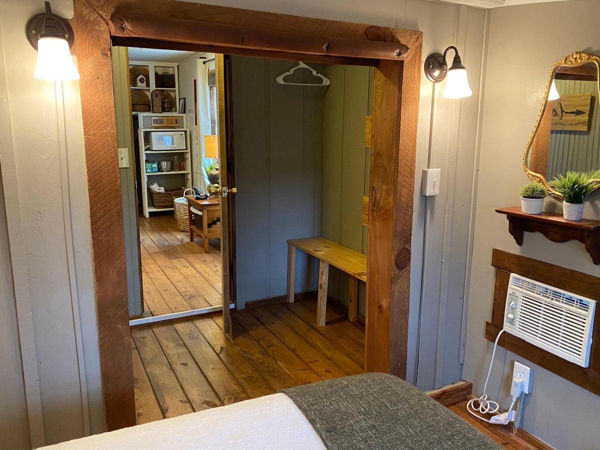 Convenient Cottage-Hot Tub, 4 Minutes To דלונגה מראה חיצוני תמונה
